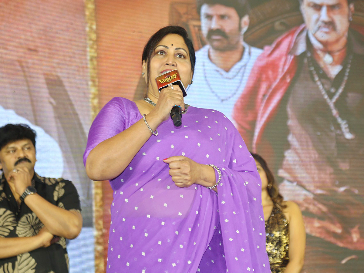 Balakrishna_20Legend_2010years_20Blockbuster_20Celebrations_20Event_20Photos-5.jpg 5