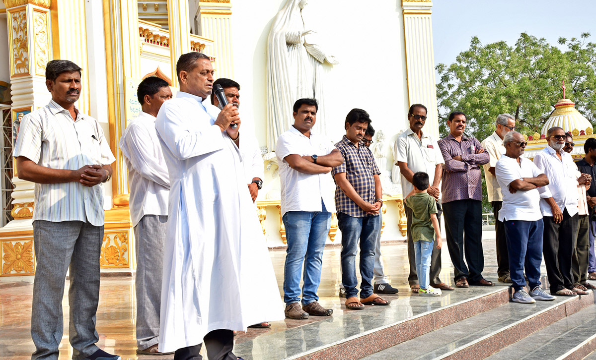 Good_20Friday_20Celebration_20in_20telugu_20states-12.jpg 11