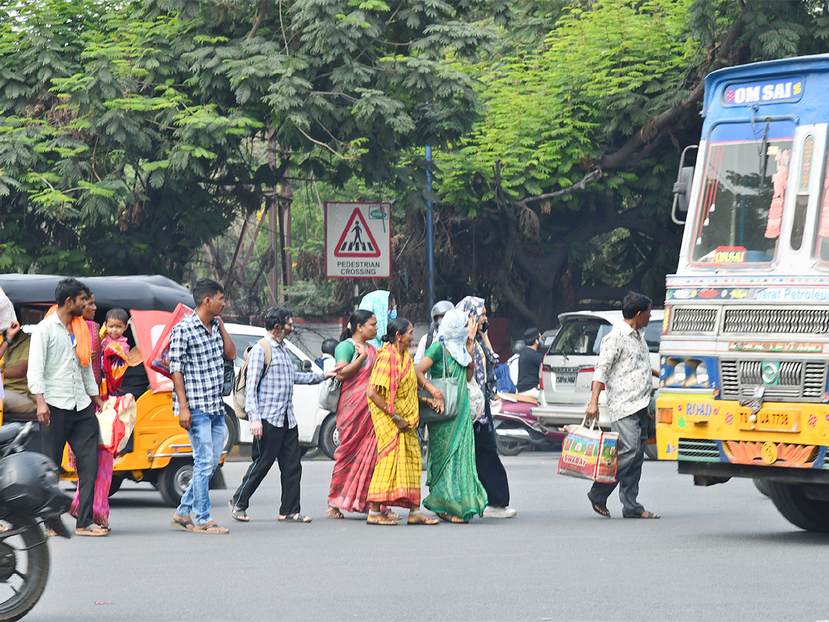 No_20bus_20stand_20in_20hyderabad-19.jpg 20