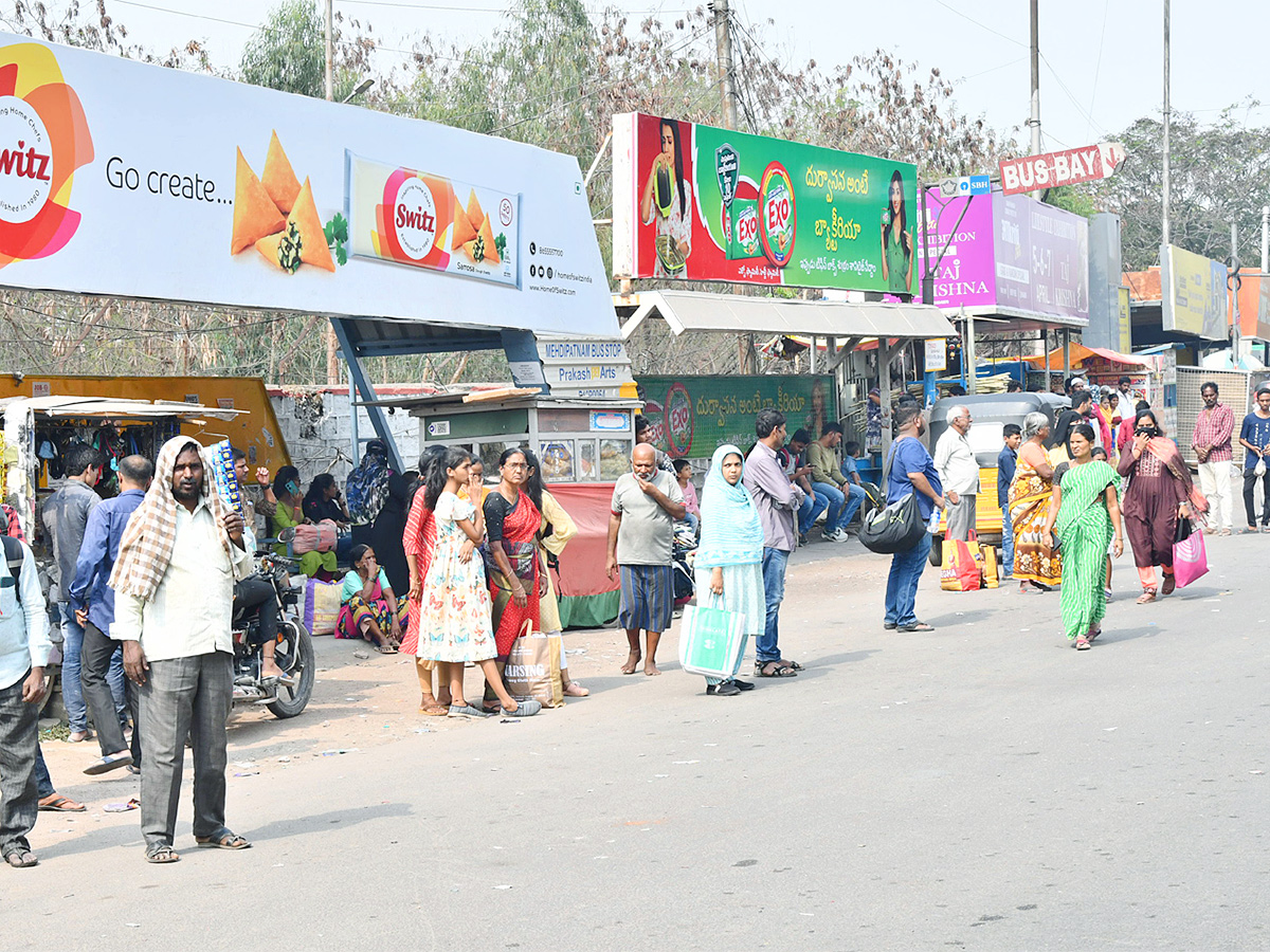 No_20bus_20stand_20in_20hyderabad-9.jpg 10
