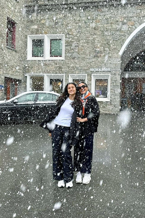 Telugu_20superstar_20Mahesh_20Babu_20wife_20Namrata_20Shirodkar_20enjoys_20Summer_20vacation_20Photos_1.jpg 2