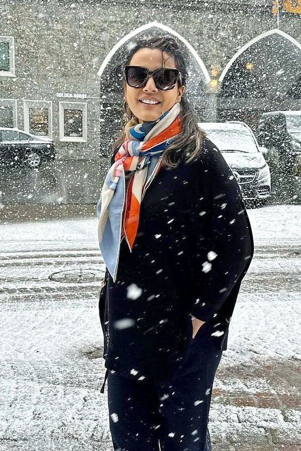 Telugu_20superstar_20Mahesh_20Babu_20wife_20Namrata_20Shirodkar_20enjoys_20Summer_20vacation_20Photos_4.jpg 5