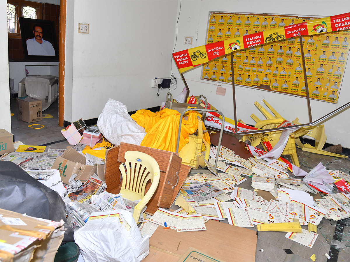 Big_20Shock_20to_20TDP_20in_20Anantapur_20Party_20Activists_20Serious_20on_20Chandrababu-6.jpg 6