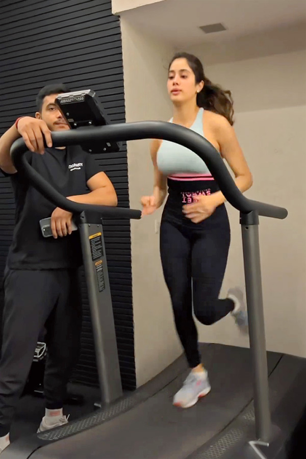Janhvi_20Kapoor_20GYM_20Workout_20PHotos_6.jpg 7