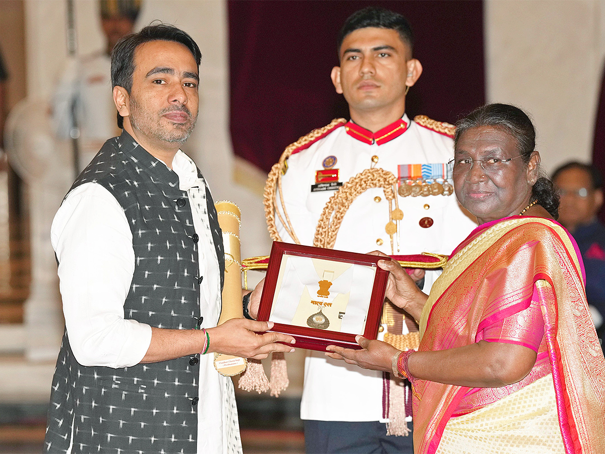President_20Droupadi_20Murmu_20confers_20Bharat_20Ratna_20awards_20Photos-2_0.jpg 6