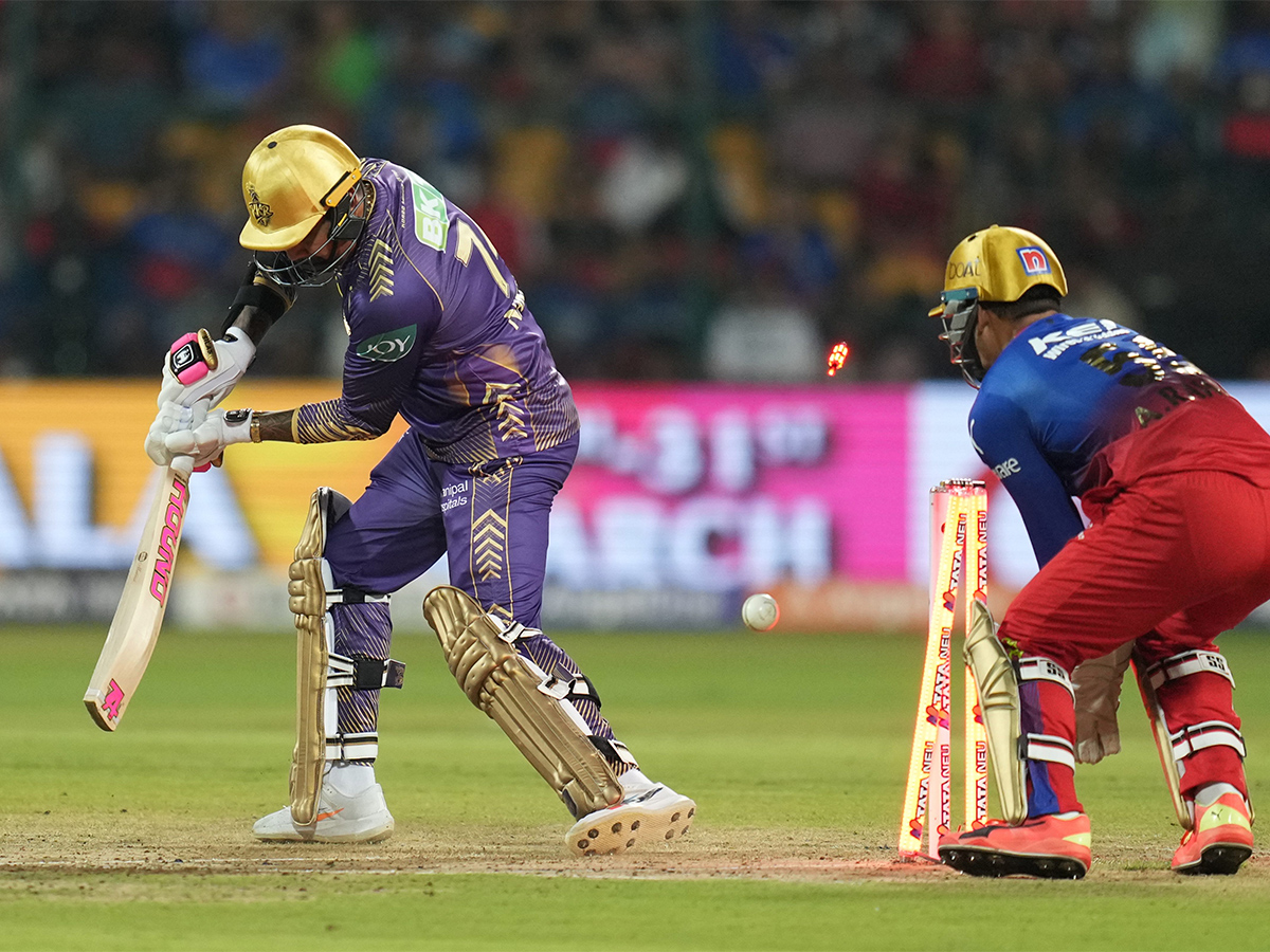 T20_20cricket_20match_20between_20Royal_20Challengers_20Bengaluru_20and_20Kolkata_20Knight_20Riders-6.jpg 6