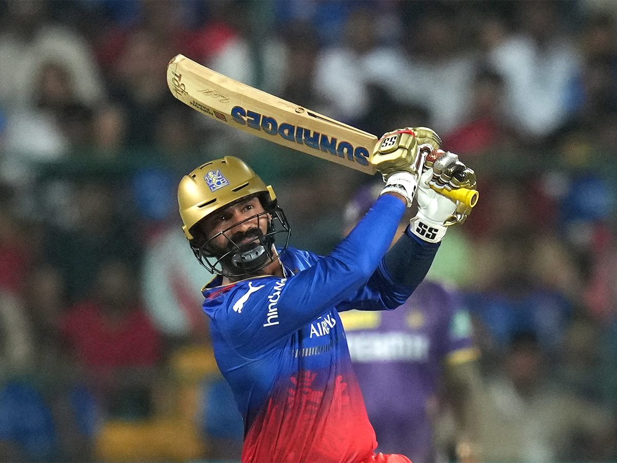 T20_20cricket_20match_20between_20Royal_20Challengers_20Bengaluru_20and_20Kolkata_20Knight_20Riders-7.jpg 7