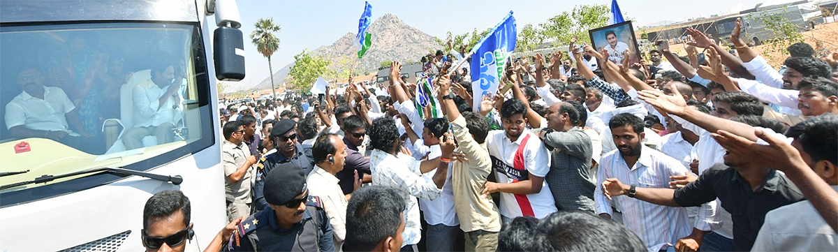 AP_20CM_20YS_20Jagan_20Road_20Show_20at_20Bathalapalli_20Photos-7.jpg 7