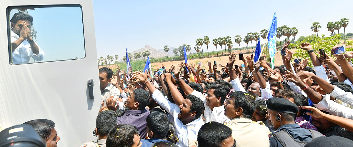 AP_20CM_20YS_20Jagan_20Road_20Show_20at_20Bathalapalli_20Photos-9.jpg 9