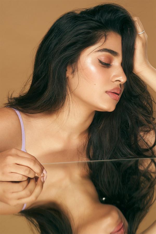 Actress_20Krithi_20Shetty_20hot_20photos-14.jpg 13