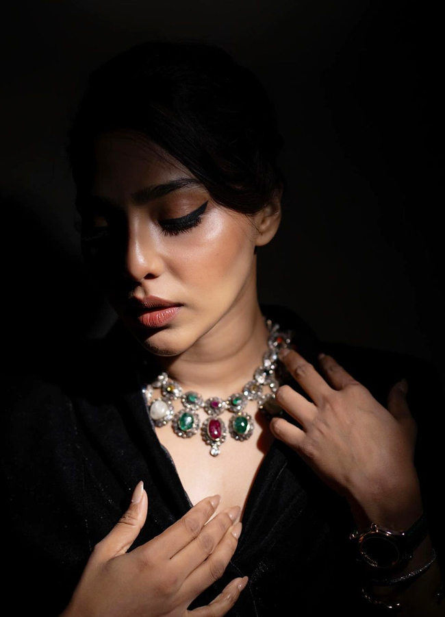 Aishwarya-3.jpg 4