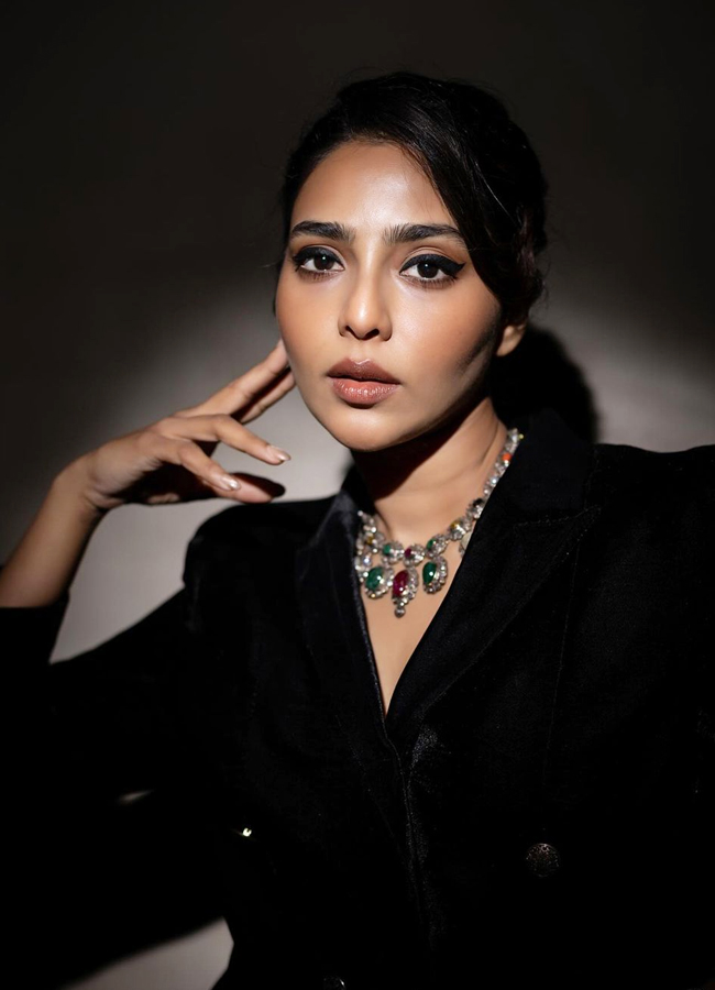 Aishwarya-8.jpg 9