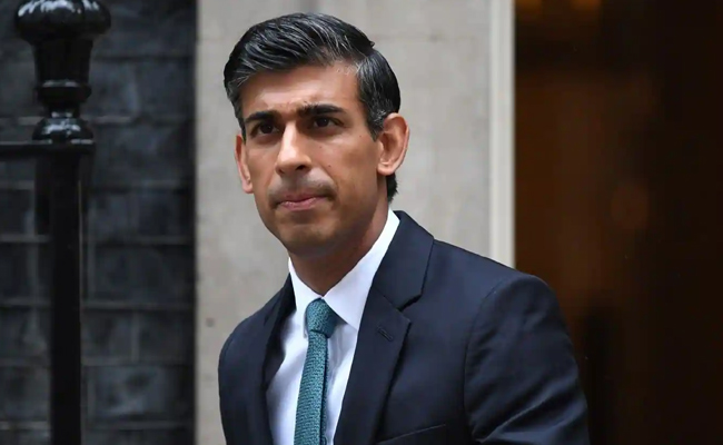 Rishi_Sunak_Surveys.jpg