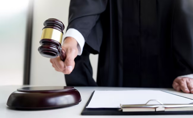womanjudge.jpg