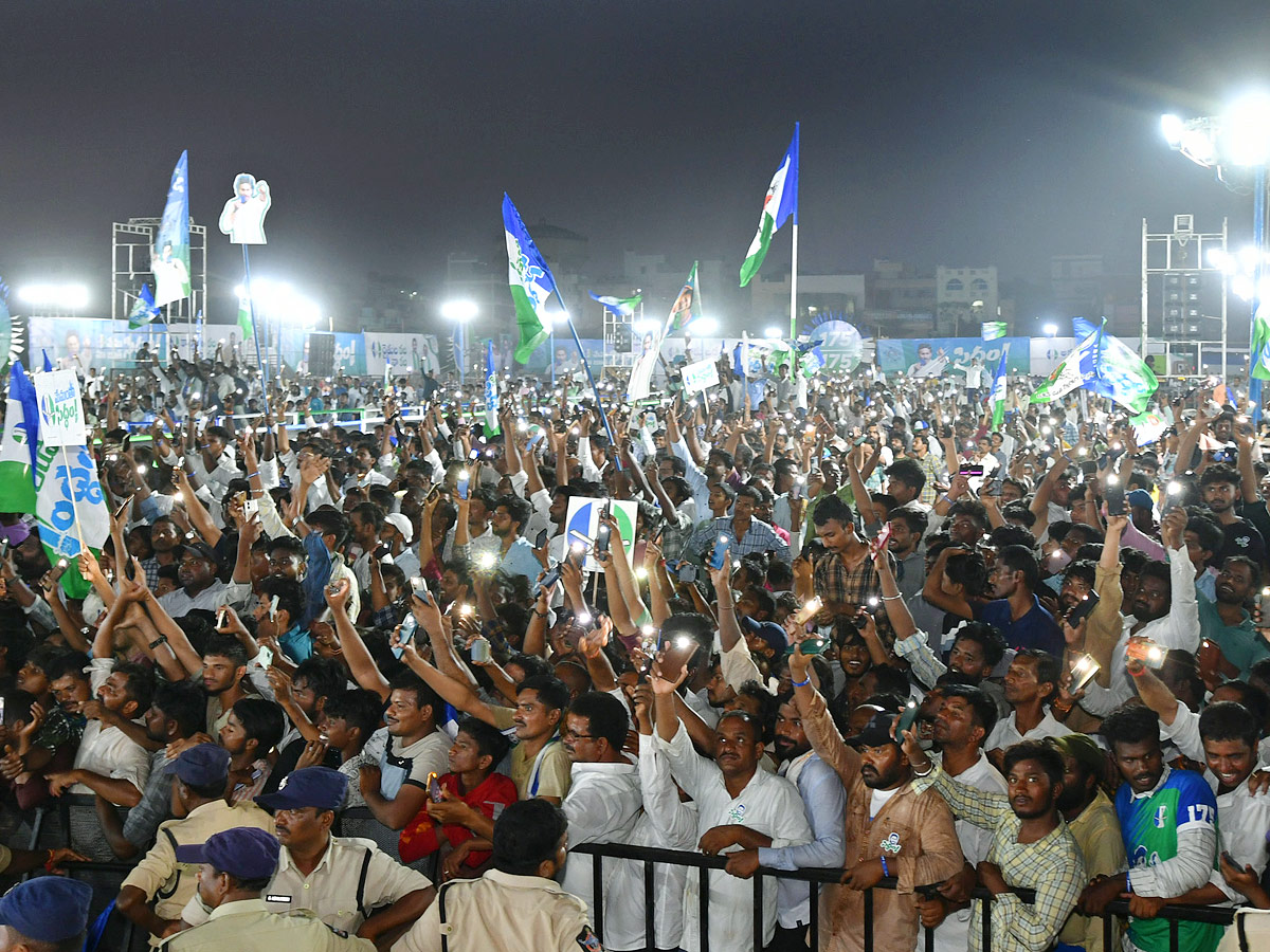 AP_20CM_20Y.S_20Jagan_20Mohan_20Reddy_20At_20Madanapalle_20Memantha_20Siddham_20Public_20Meeting_20Photos_42.jpg 22