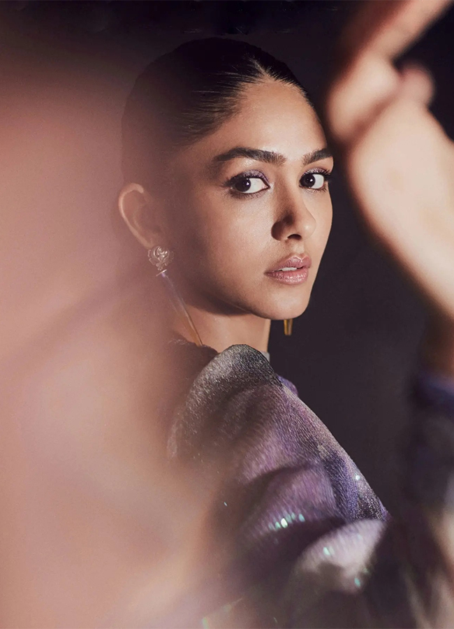 Actress_20Mrunal_20Thakur_20Stills-16.jpg 16