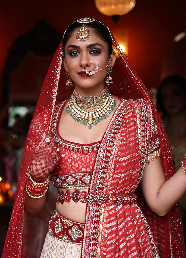 Actress_20Mrunal_20Thakur_20Stills-26.jpg 26