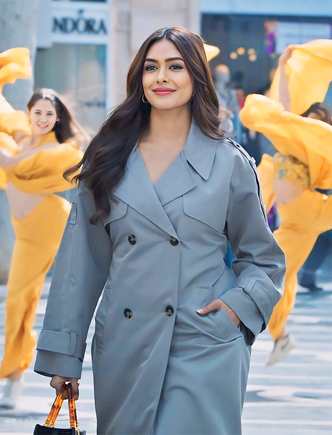 Actress_20Mrunal_20Thakur_20Stills-3.jpg 3