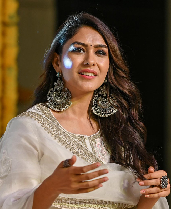 Actress_20Mrunal_20Thakur_20Stills-6.jpg 6