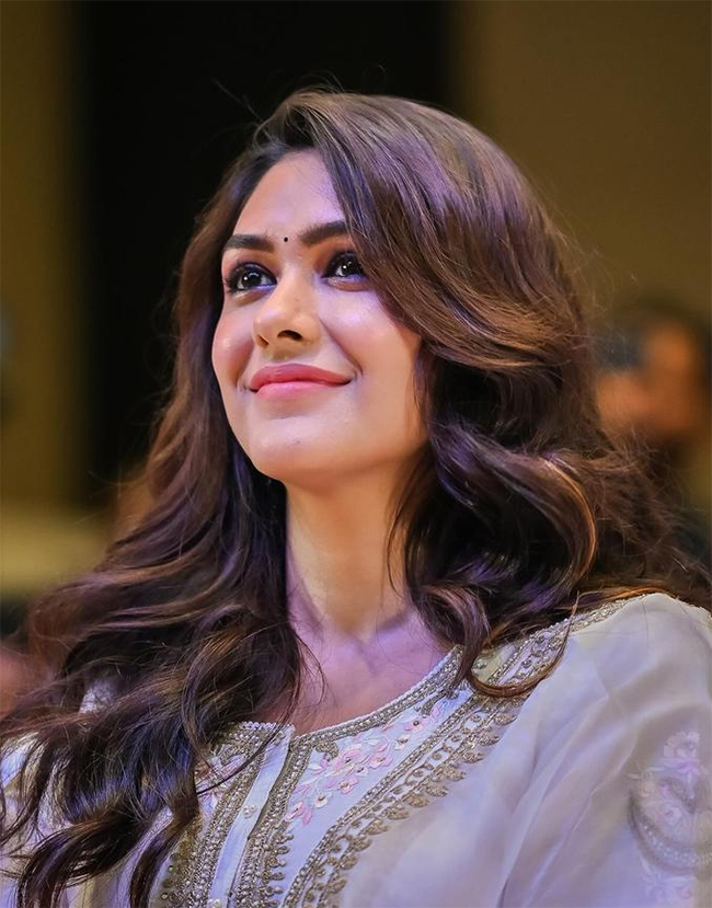 Actress_20Mrunal_20Thakur_20Stills-7.jpg 7