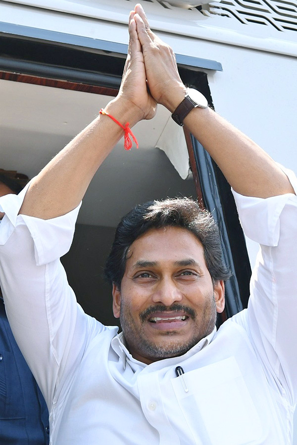CM_20YS_20Jagan_20Memantha_20Siddham_20Bus_20Yatra_20Day_206_20At_20Annamayya_20District_20Photos_24.jpg 22