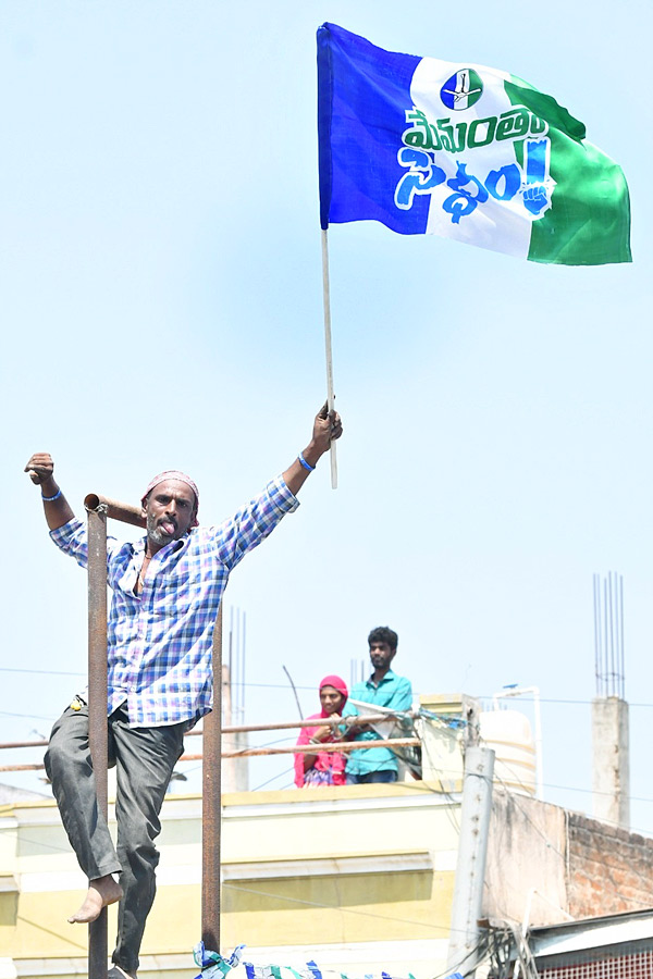 CM_20YS_20Jagan_20Memantha_20Siddham_20Bus_20Yatra_20Day_206_20At_20Annamayya_20District_20Photos_4.jpg 5