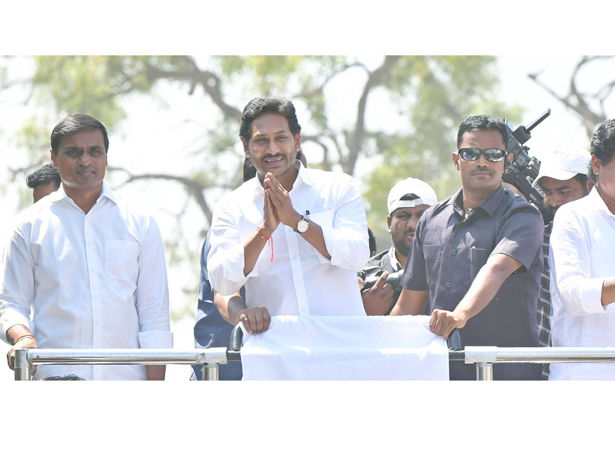 CM_20YS_20Jagan_20Memantha_20Siddham_20Bus_20Yatra_20Day_206_20At_20Annamayya_20District_20Photos_5.jpg 6