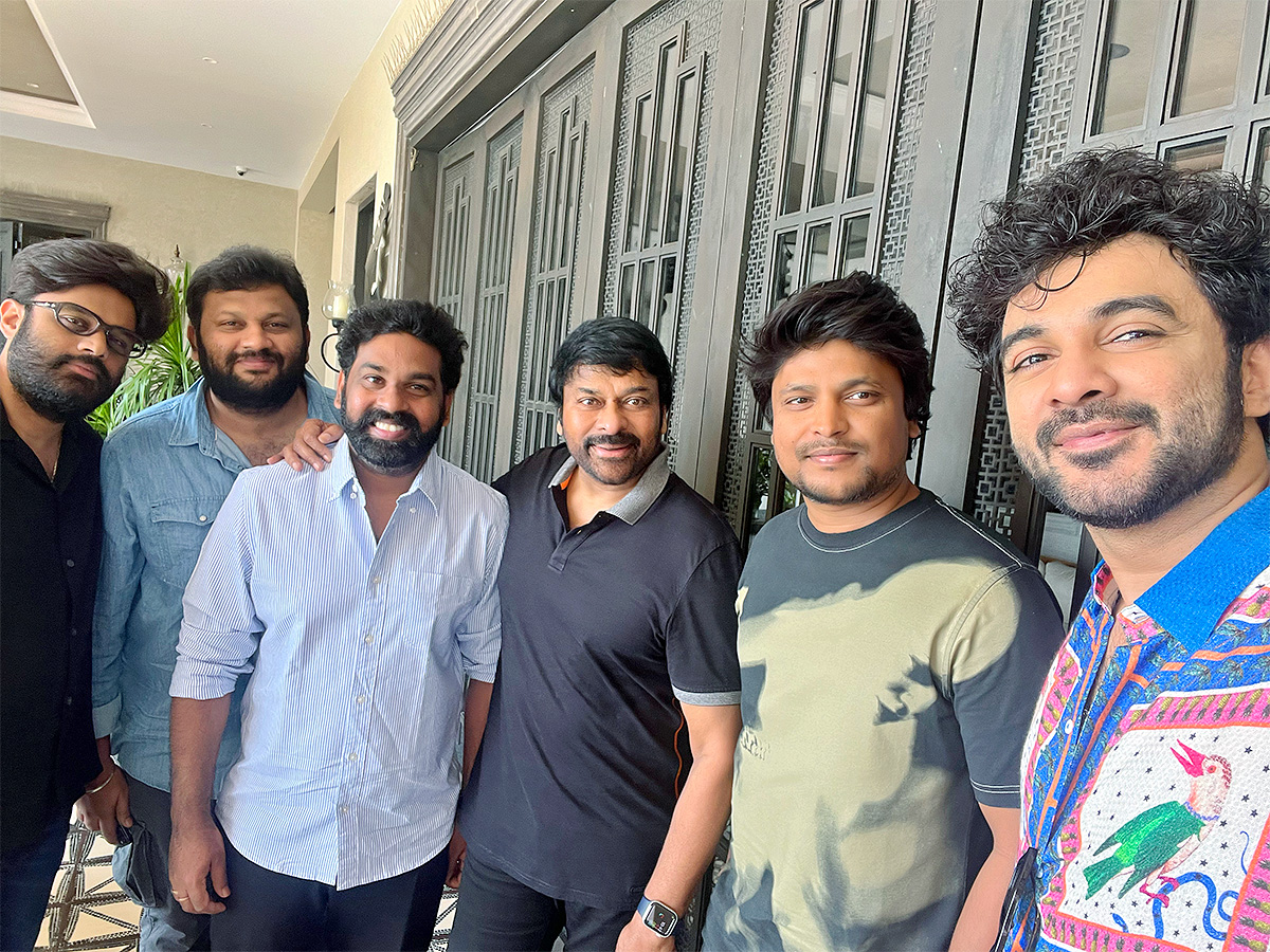 Chiranjeevi_20appreciates_20Tillu_20Square_20Photos-1.jpg 1
