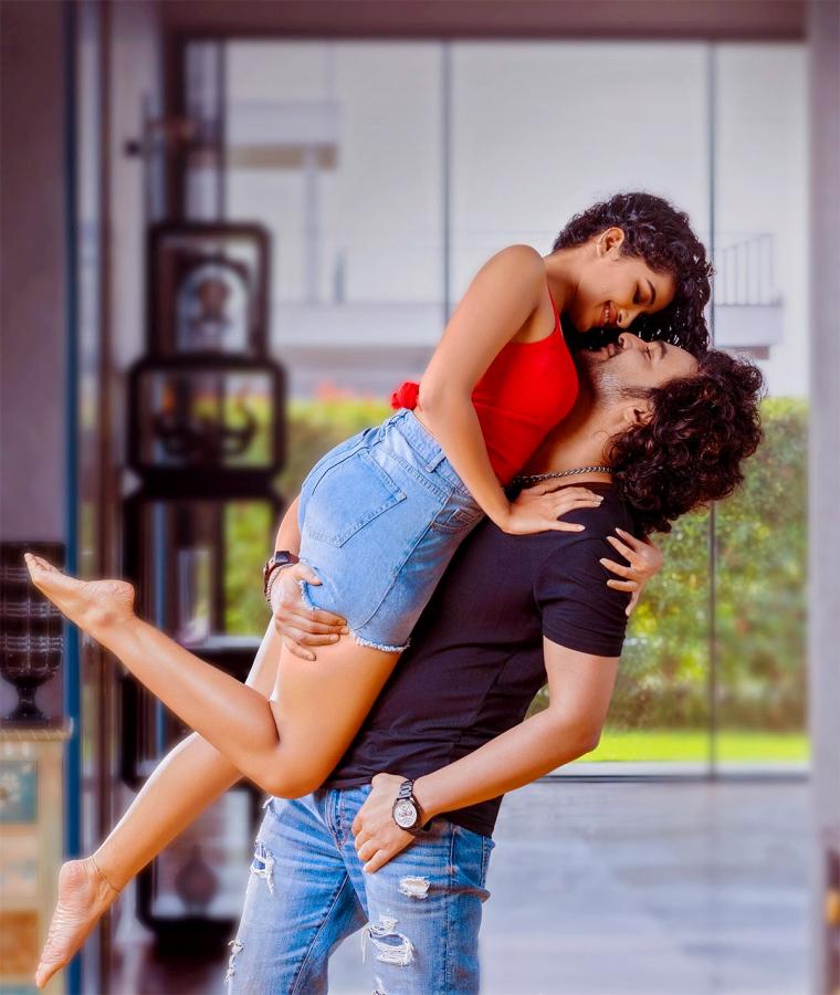 Chiranjeevi_20appreciates_20Tillu_20Square_20Photos-11.jpg 10