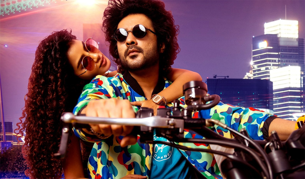 Chiranjeevi_20appreciates_20Tillu_20Square_20Photos-15.jpg 14