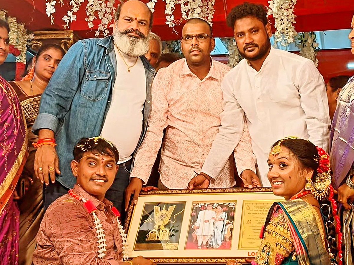 Jabardasth_20Lady_20Getup_20Mohan_20Wedding_20Photos_11.jpg 12