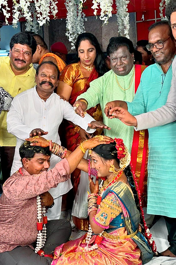 Jabardasth_20Lady_20Getup_20Mohan_20Wedding_20Photos_2.jpg 3