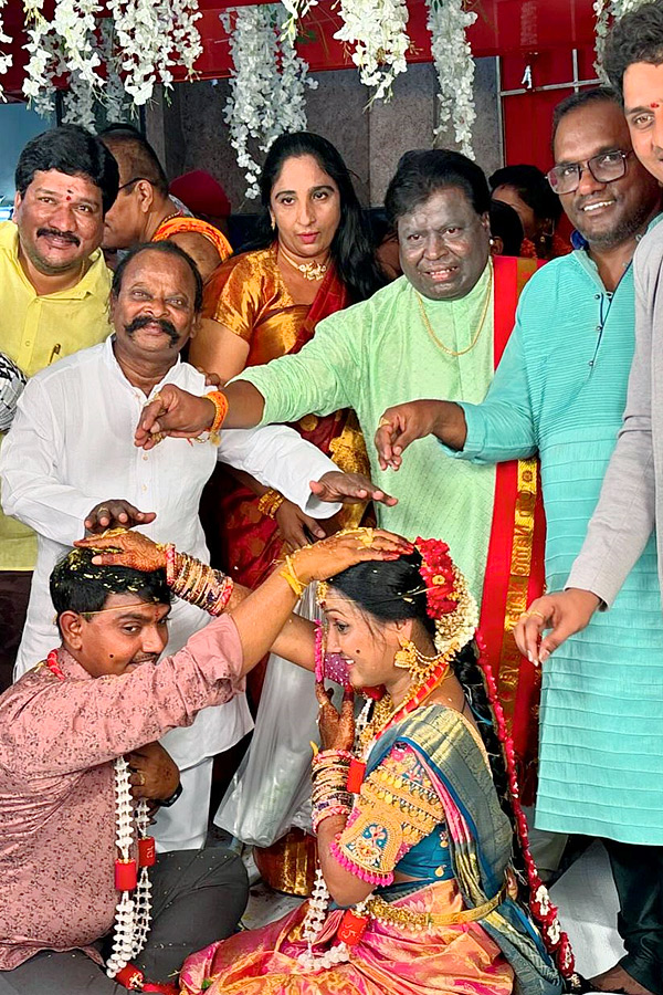 Jabardasth_20Lady_20Getup_20Mohan_20Wedding_20Photos_3.jpg 4