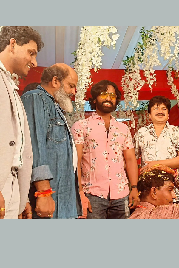 Jabardasth_20Lady_20Getup_20Mohan_20Wedding_20Photos_4.jpg 5