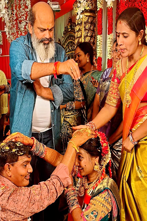 Jabardasth_20Lady_20Getup_20Mohan_20Wedding_20Photos_9.jpg 10