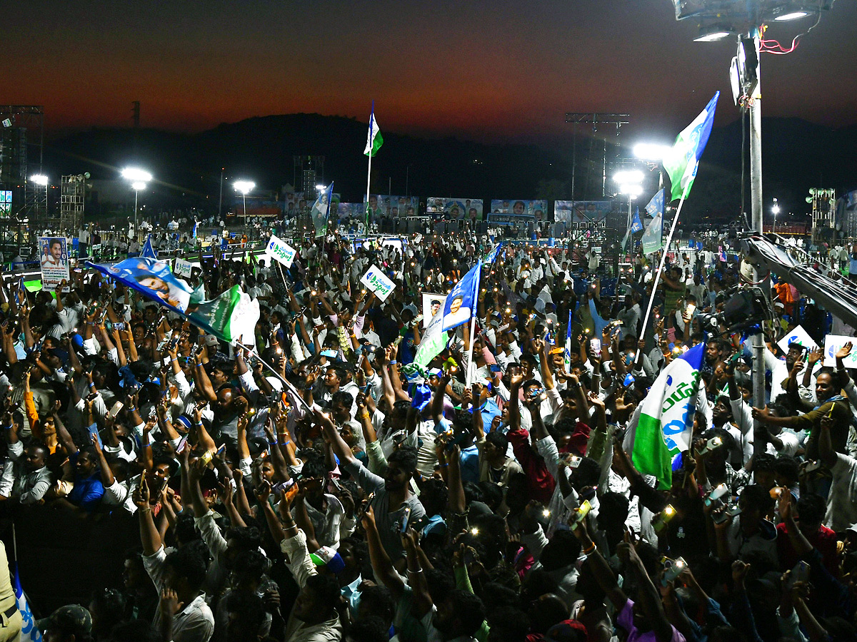 AP_20CM_20YS_20Jagan_20Memantha_20Siddham_20Public_20Meeting_20at_20Puthalapattu_20Photos_1_20_2820_29.jpg 4