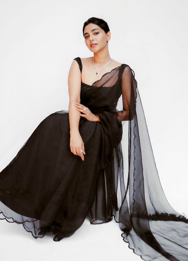 Aishwarya-Lekshmi-10.jpg 9