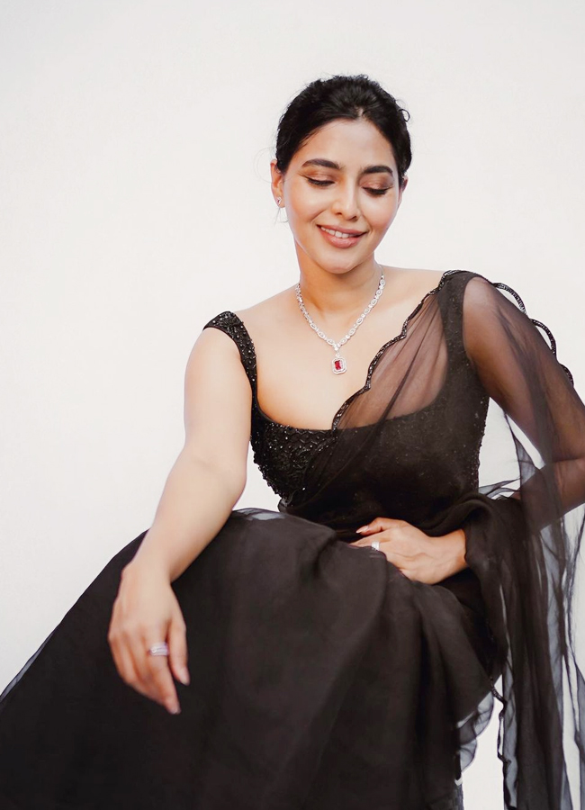 Aishwarya-Lekshmi-11.jpg 10