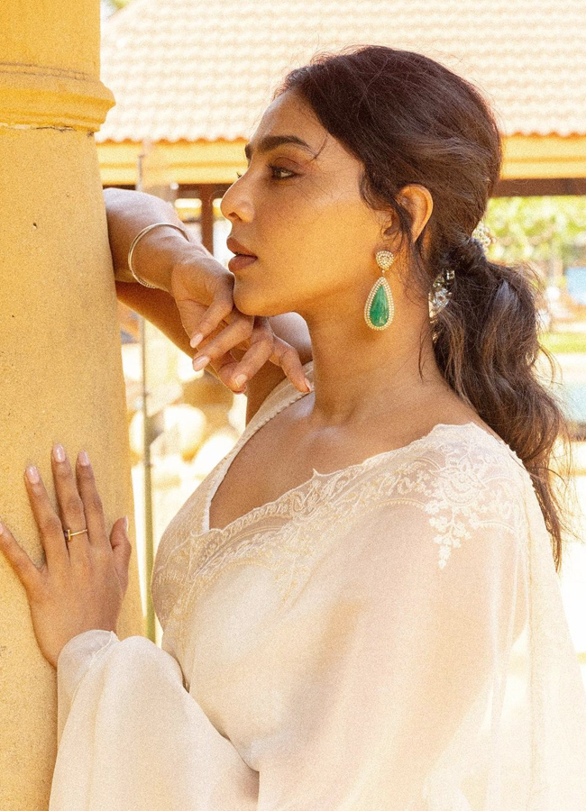 Aishwarya-Lekshmi-13.jpg 12