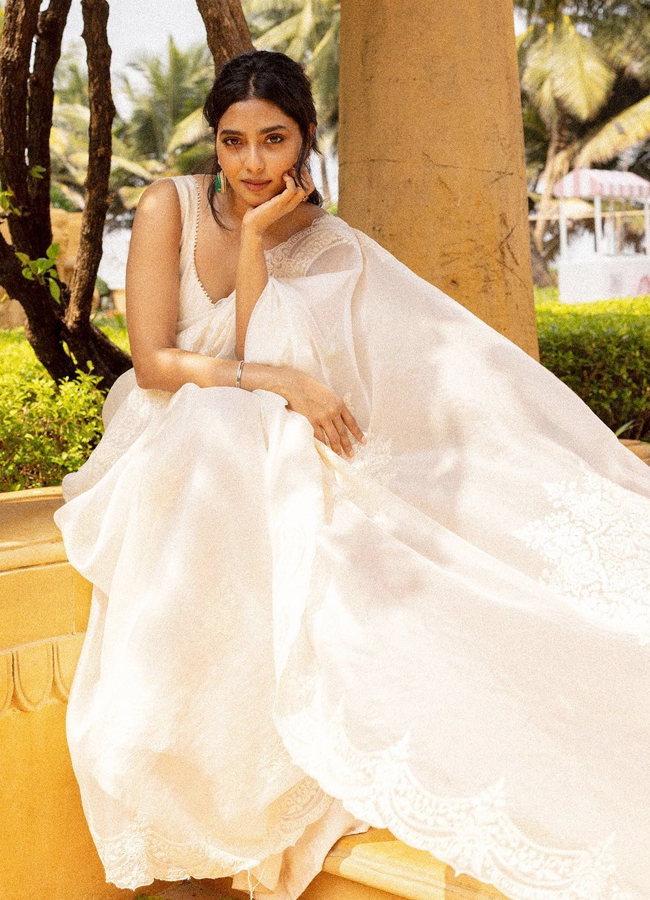 Aishwarya-Lekshmi-14.jpg 13