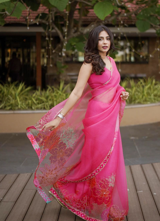 Aishwarya-Lekshmi-16.jpg 15