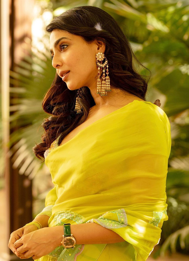 Aishwarya-Lekshmi-19.jpg 18