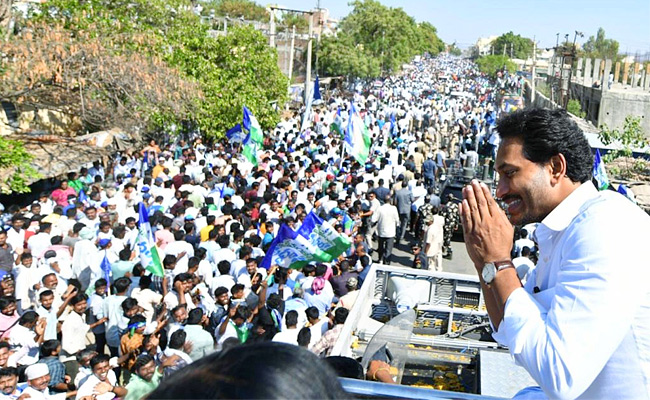 ysjaganbusyatra12.jpg
