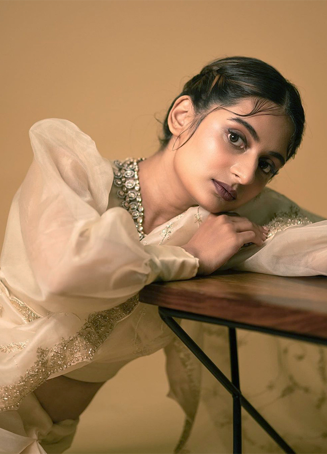 Actress_20Esther_20Anil_20Hot_20Photos-10.jpg 10