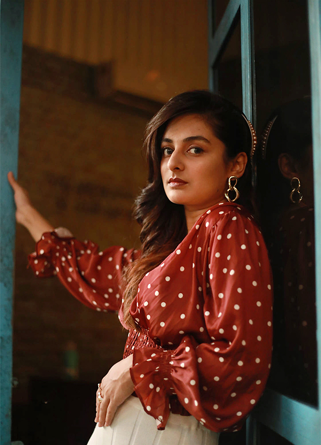 Actress_20Esther_20Anil_20Hot_20Photos-11.jpg 11