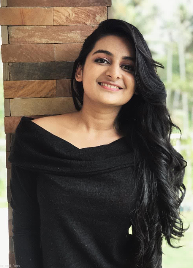 Actress_20Esther_20Anil_20Hot_20Photos-25.jpg 25