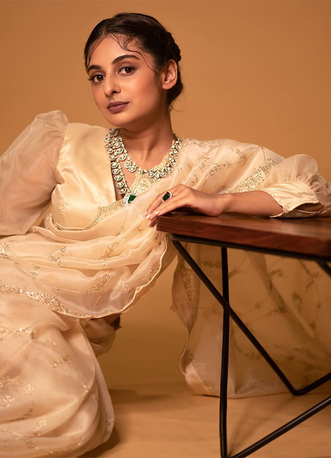 Actress_20Esther_20Anil_20Hot_20Photos-4.jpg 4