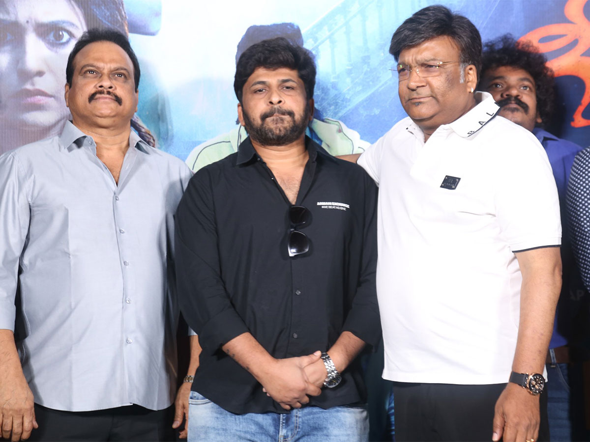 Geethanjali_20Malli_20Vachindhi_20Trailer_20Launch_20Event_20Photos-16.jpg 15