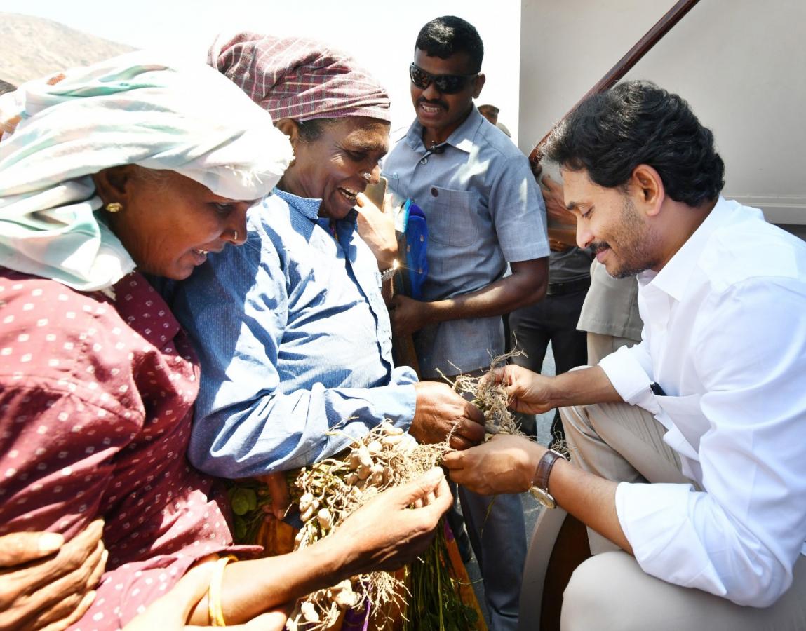 Memantha_20Siddham_20cm_20jagan_20Bus_20Yatra_20Day_208_20Photos-1.jpg 1