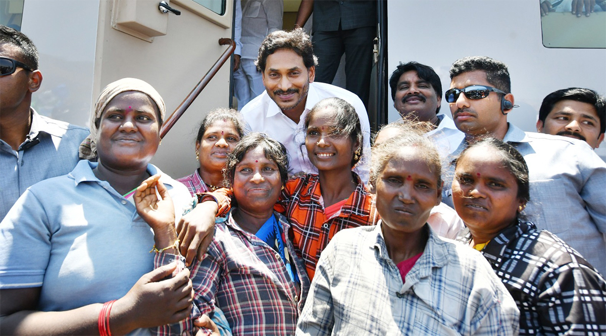 Memantha_20Siddham_20cm_20jagan_20Bus_20Yatra_20Day_208_20Photos-2.jpg 2